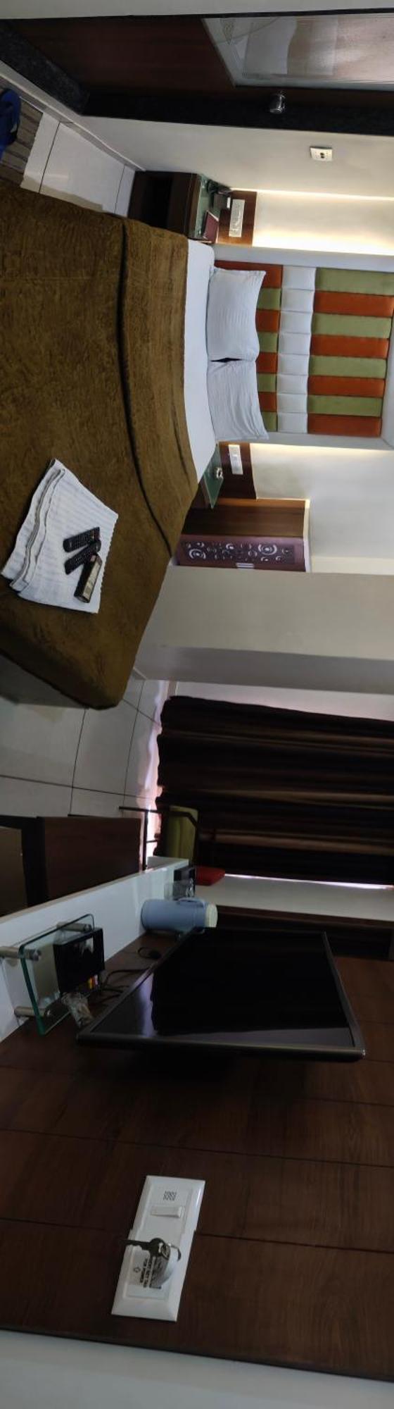 Hotel Zenith Surat Exterior foto