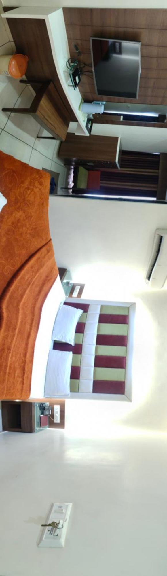 Hotel Zenith Surat Exterior foto