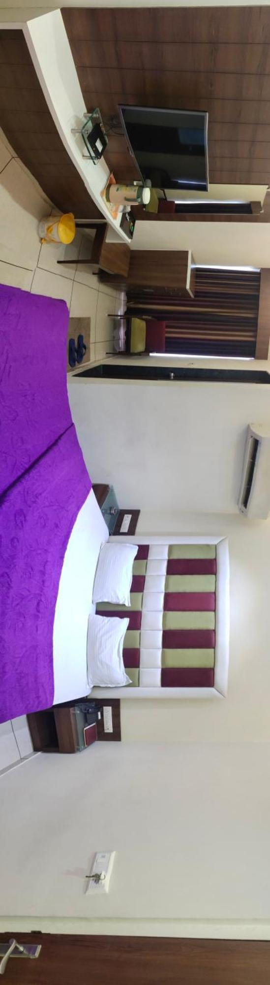 Hotel Zenith Surat Exterior foto