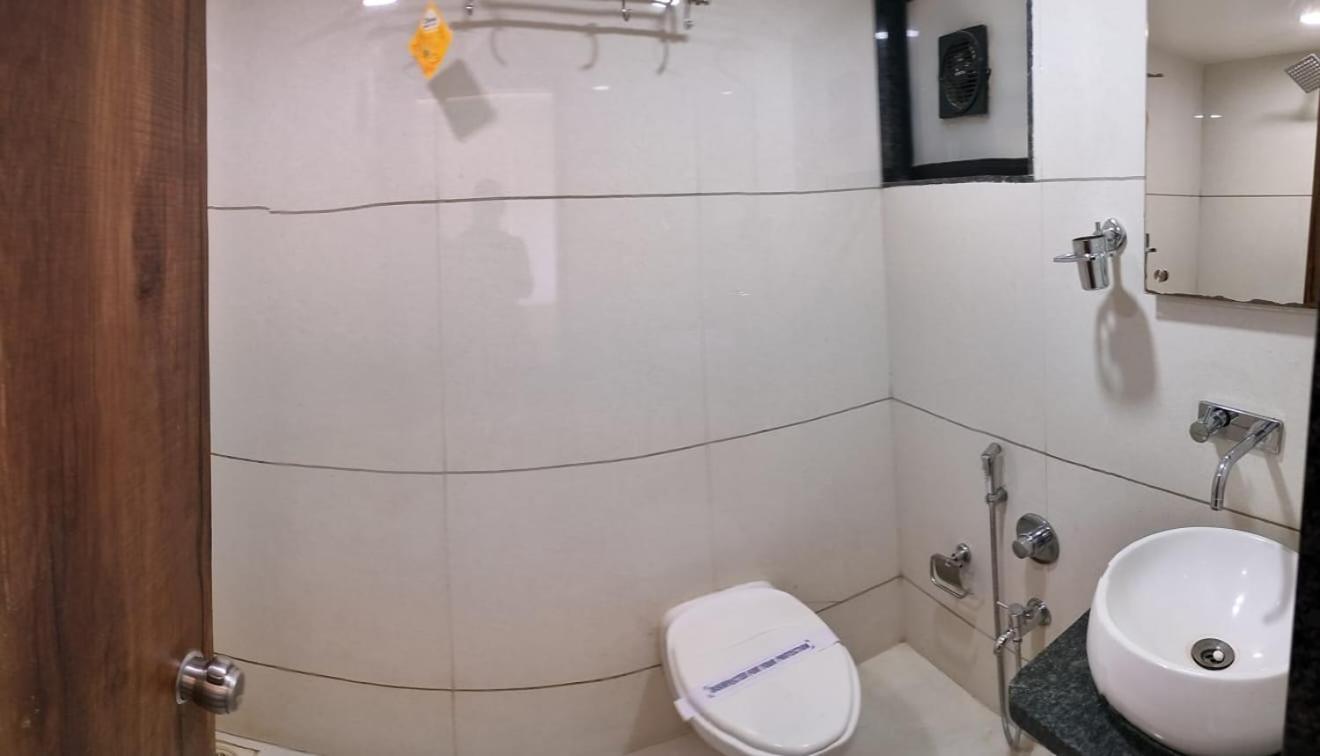 Hotel Zenith Surat Exterior foto