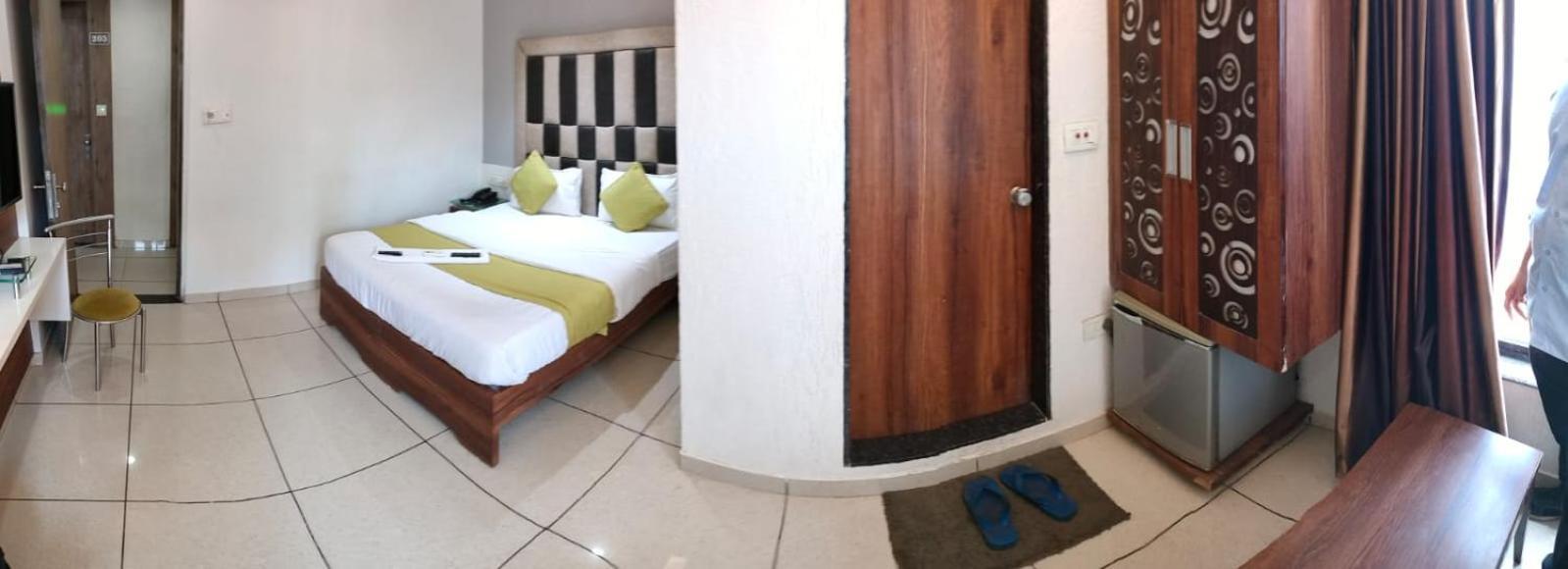 Hotel Zenith Surat Exterior foto